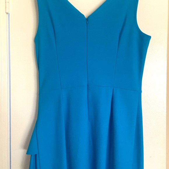 Beautiful blue cocktail dress, worn only once for a wedding. - Picture 5 of 6